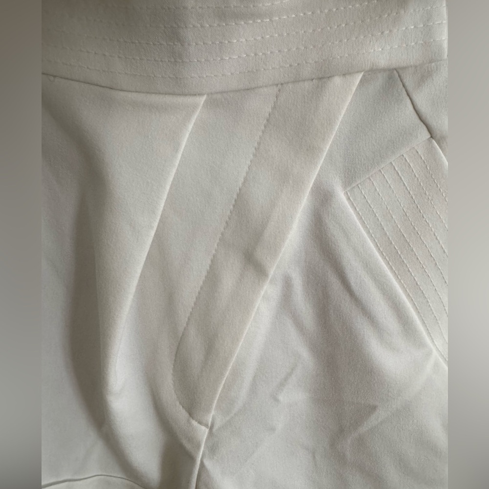 Alice + Olivia Chad Asymmetrical Cuffed Shorts in White NWT, $295 Retail - Picture 5 of 12